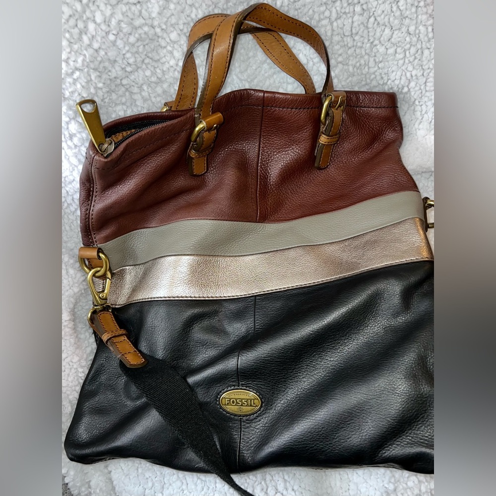 Fossil messager hip bag. One owner used few times. Tons of room inside